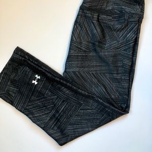 Under Armour Black, Stripe, Capri Leggings ❤️